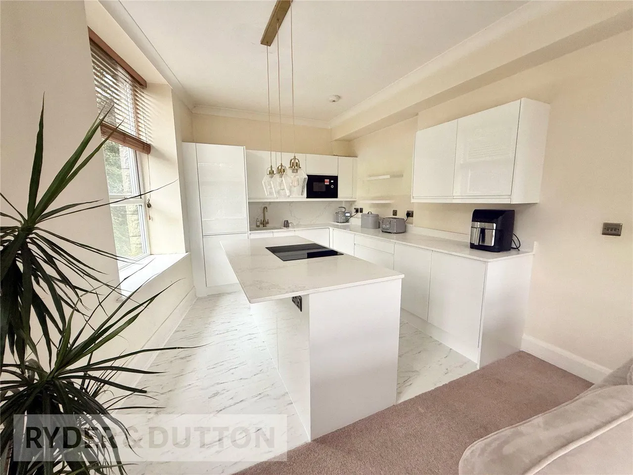 Slackcote Lane, Delph, OL3, photo 2