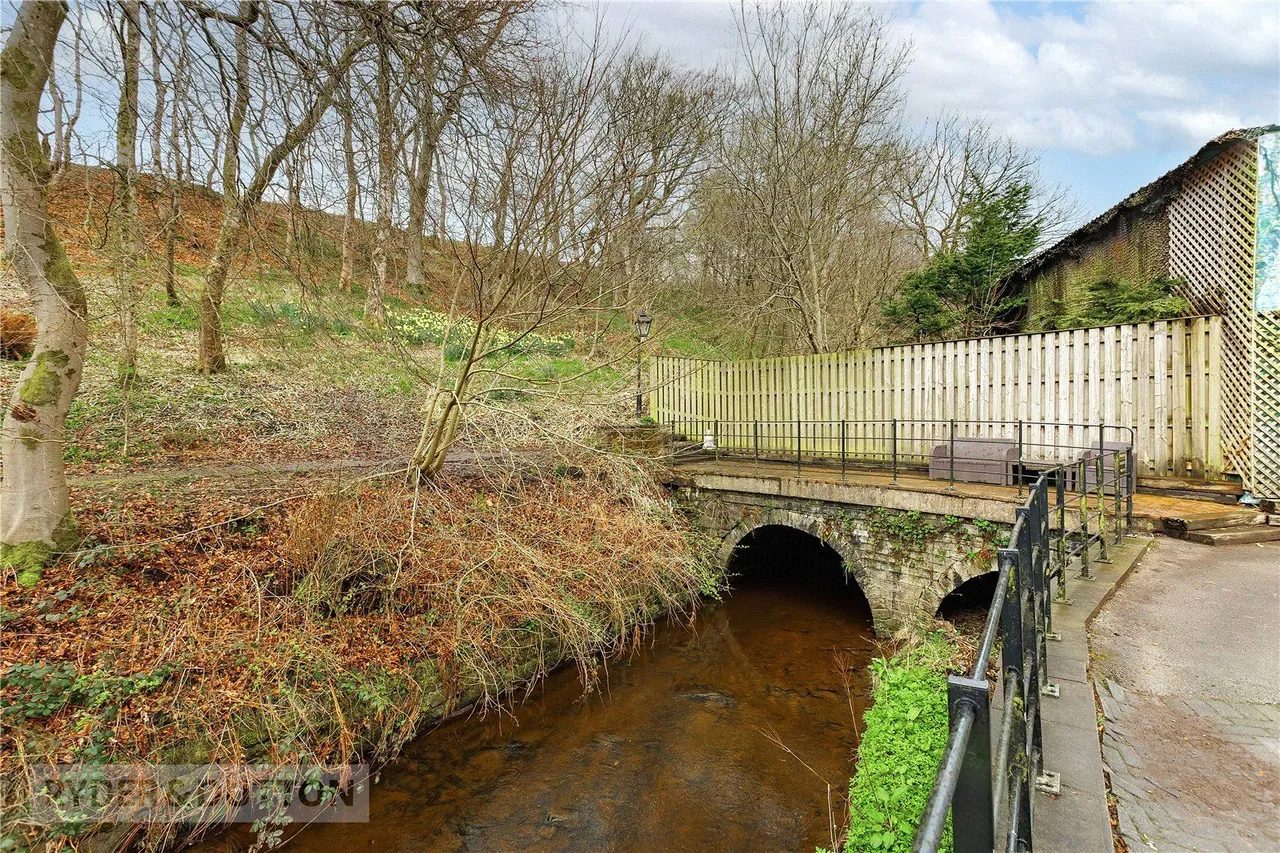 Slackcote Lane, Delph, OL3, photo 20
