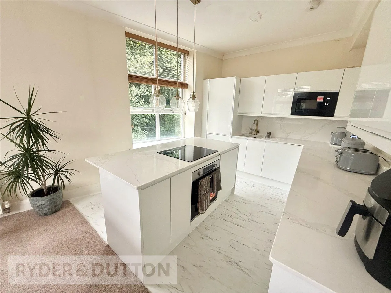 Slackcote Lane, Delph, OL3, photo 6