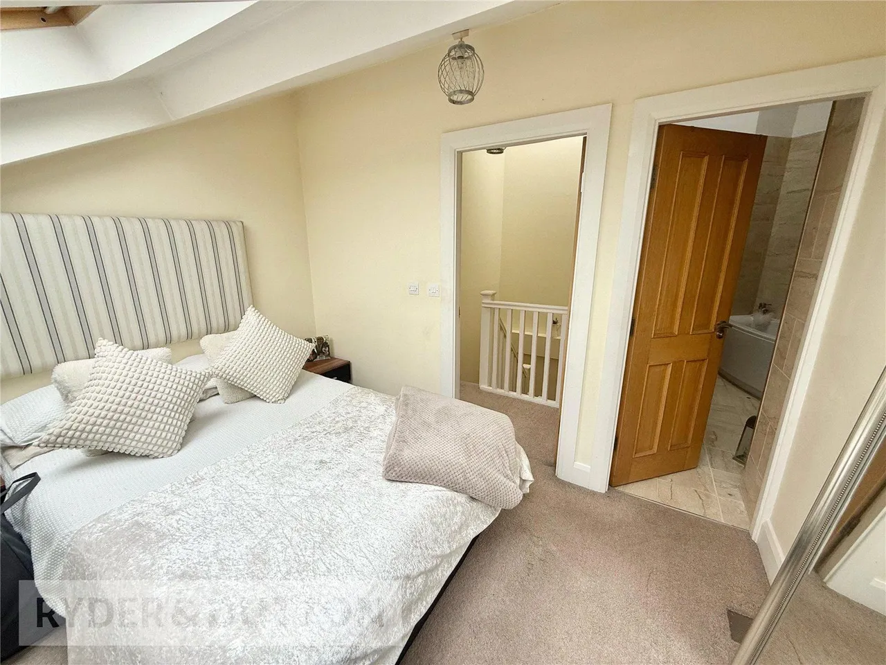Slackcote Lane, Delph, OL3, photo 14