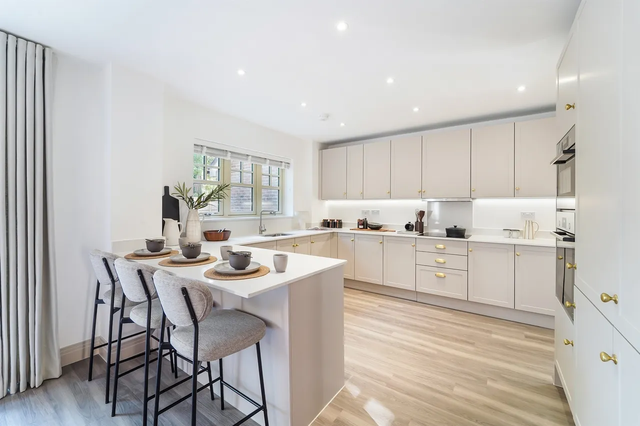 Headley Chase, Epsom, KT18, photo 3