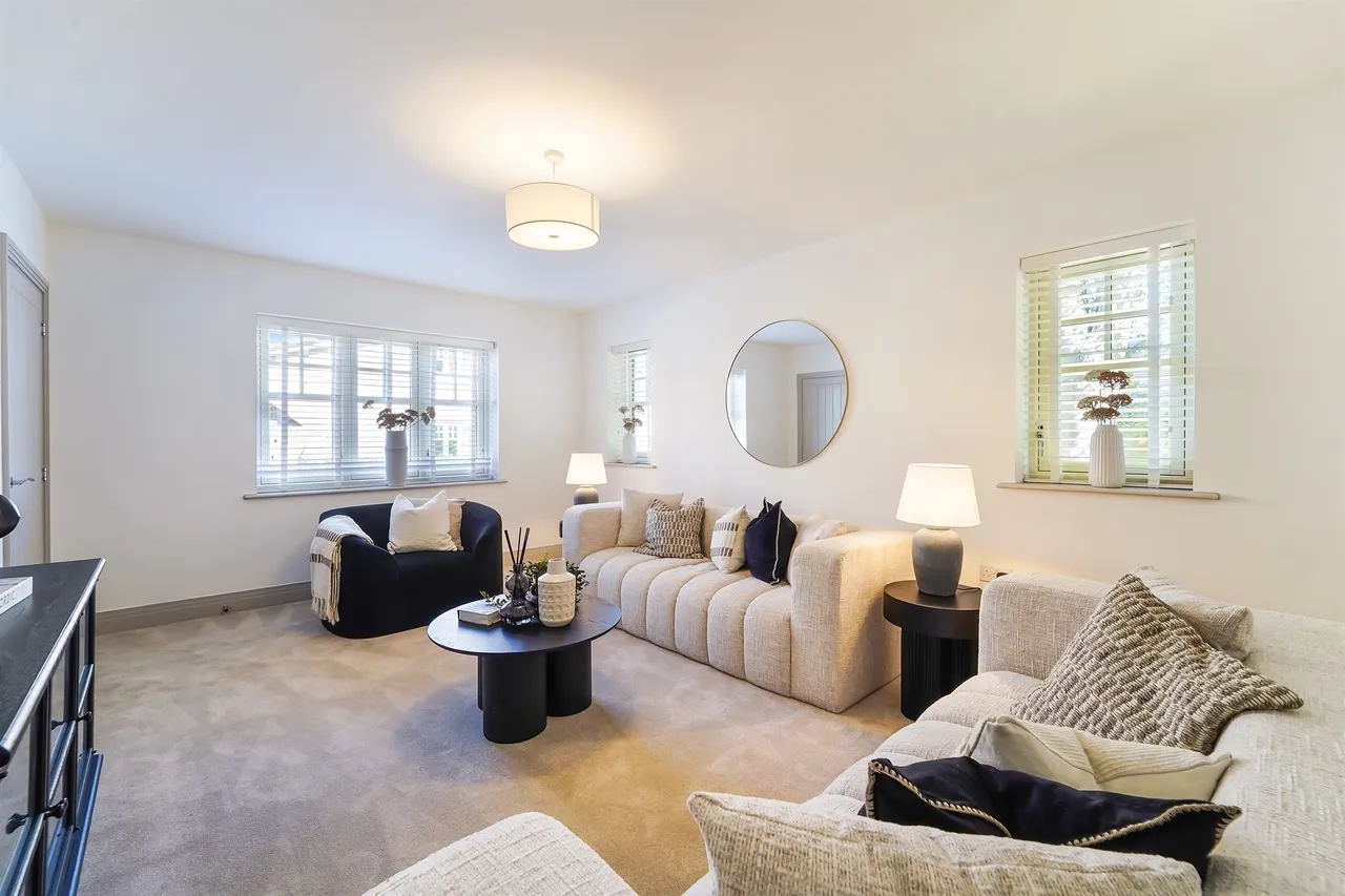 Headley Chase, Epsom, KT18, photo 2
