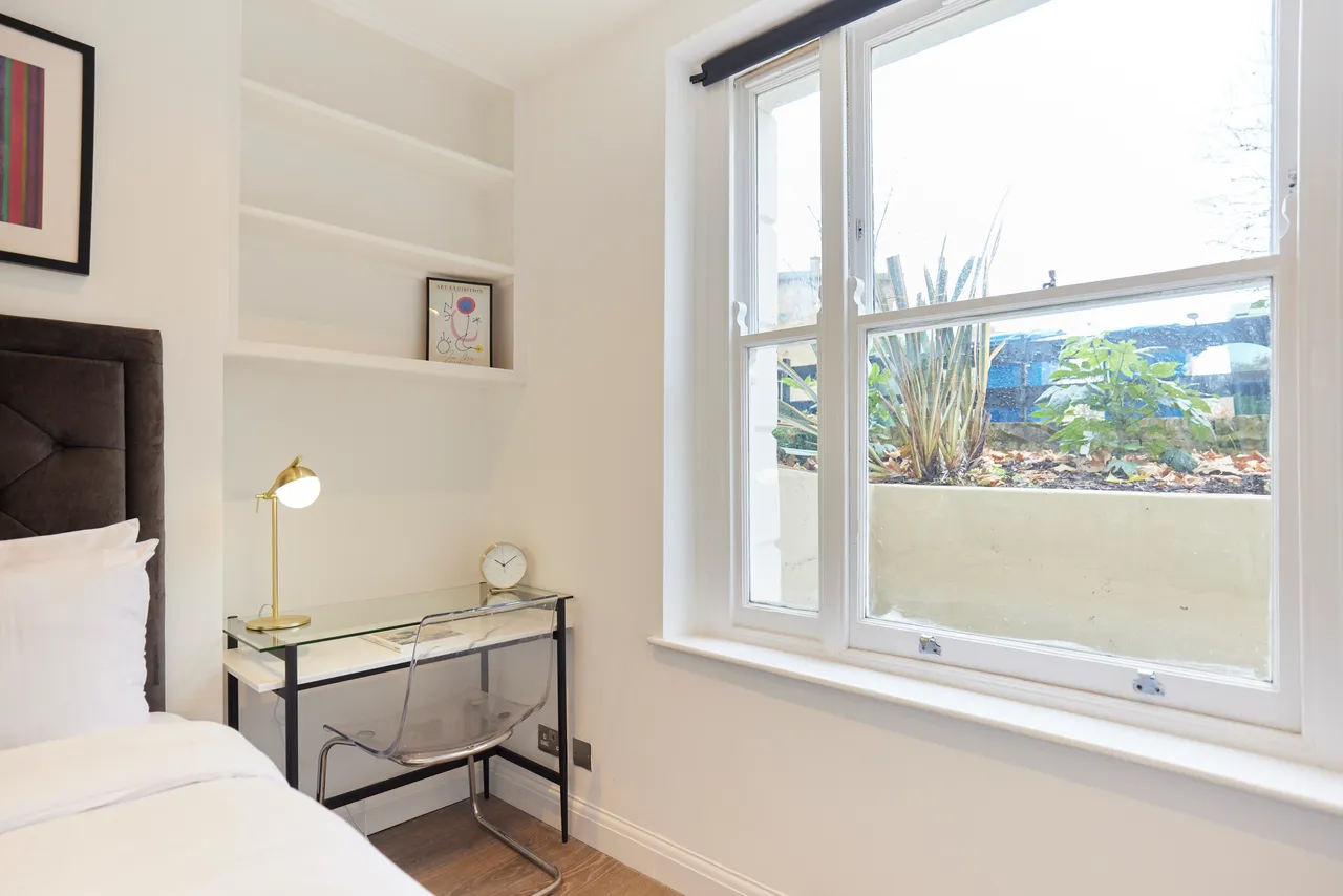 Southwark Park Road, SE16, photo 17