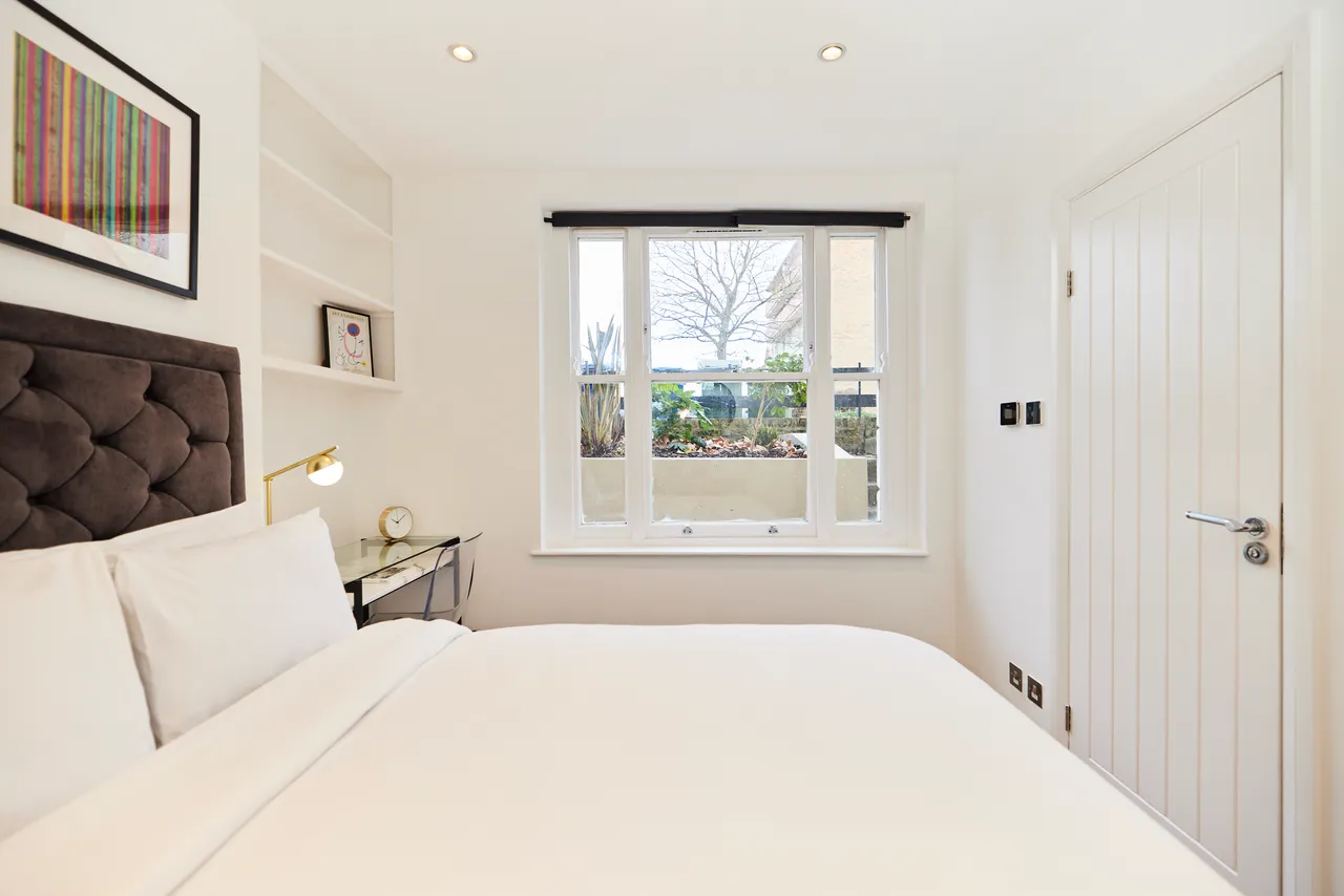 Southwark Park Road, SE16, photo 3