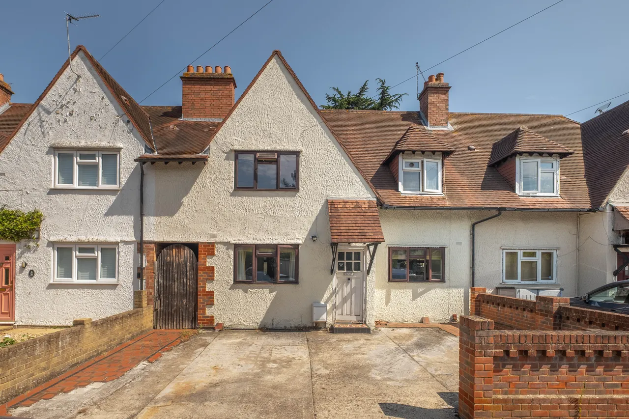 4 bed house for sale — Mays Road, Teddington, TW11