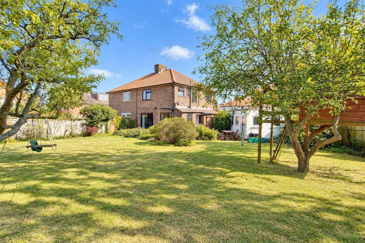Whitton Close, Greenford, UB6, photo 2