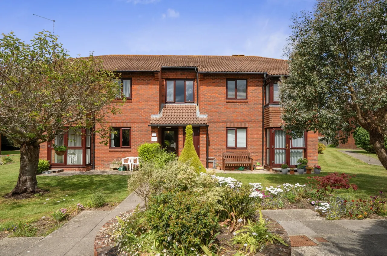 1 bed property for sale, Priestley Way, Middleton-On-Sea, PO22