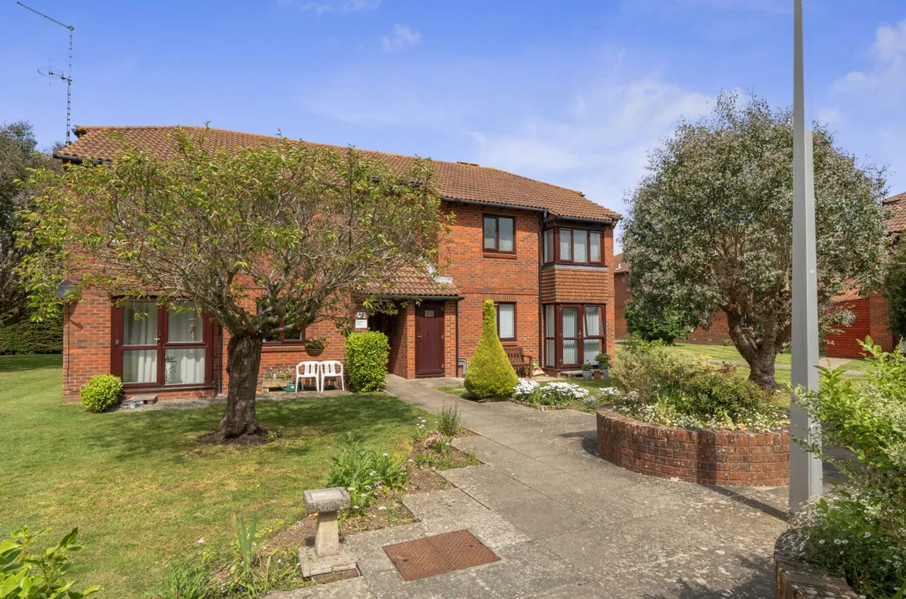 Priestley Way, Middleton-On-Sea, PO22, photo 12