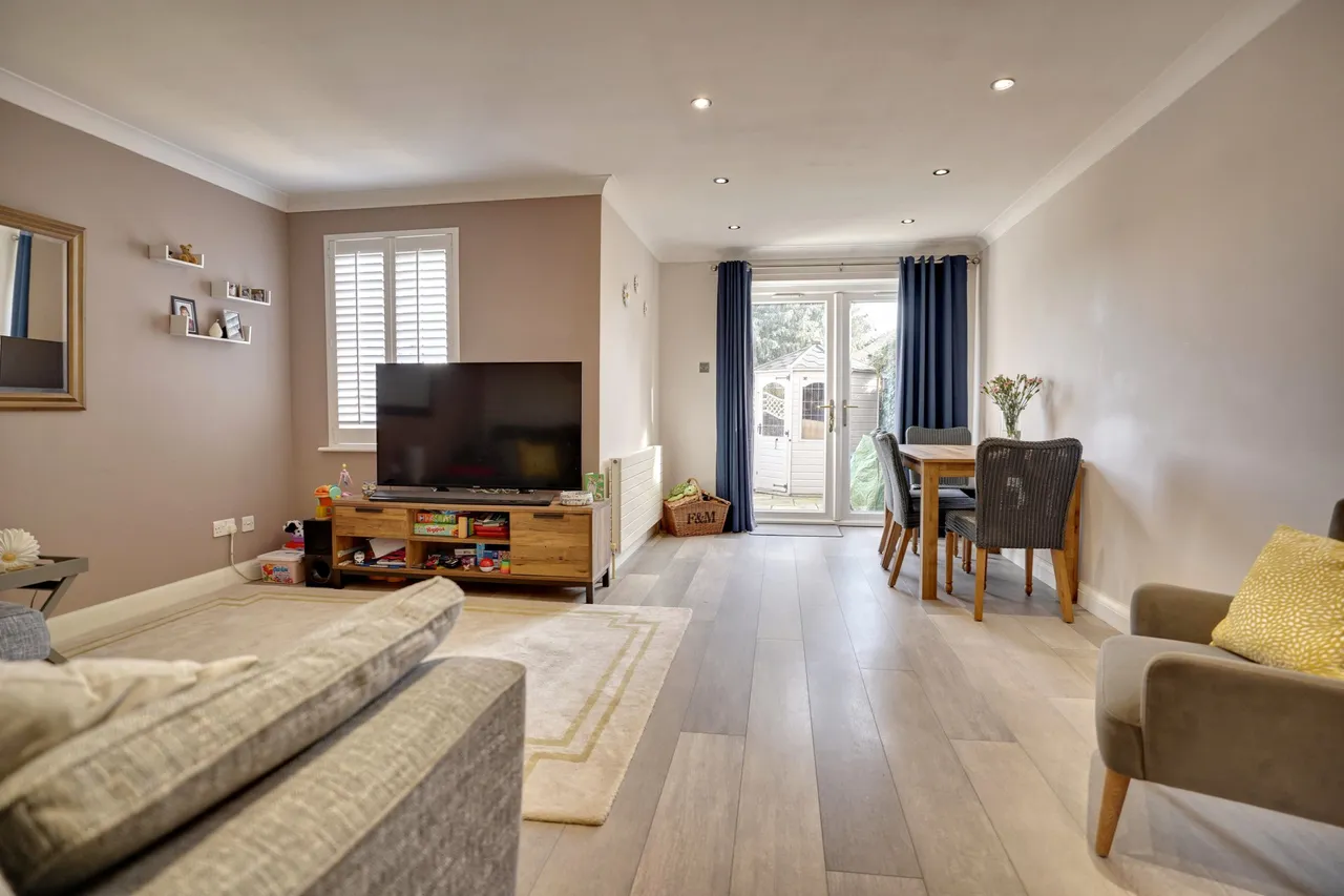 Walnut Tree Crescent, Sawbridgeworth, CM21, photo 3