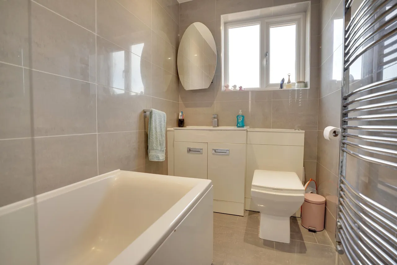 Walnut Tree Crescent, Sawbridgeworth, CM21, photo 10