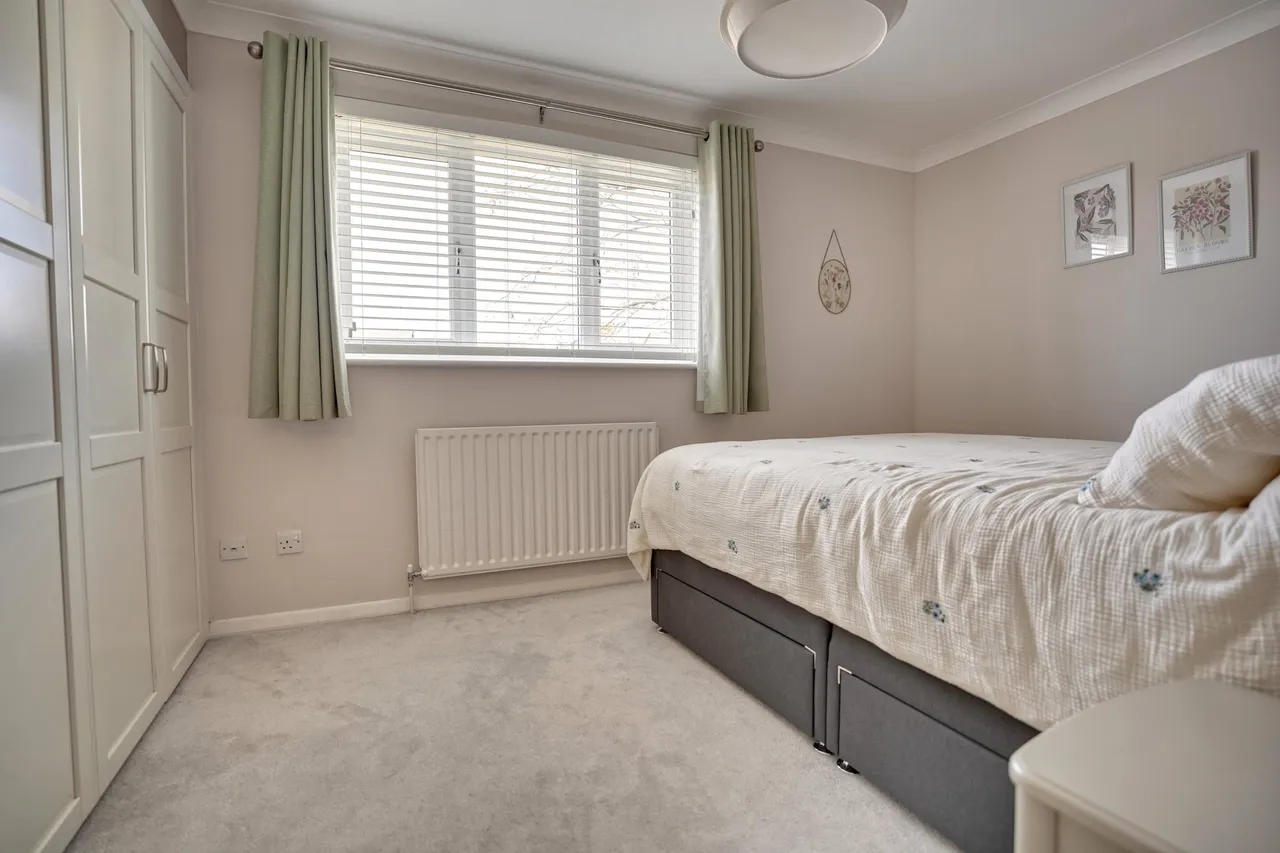 Walnut Tree Crescent, Sawbridgeworth, CM21, photo 7