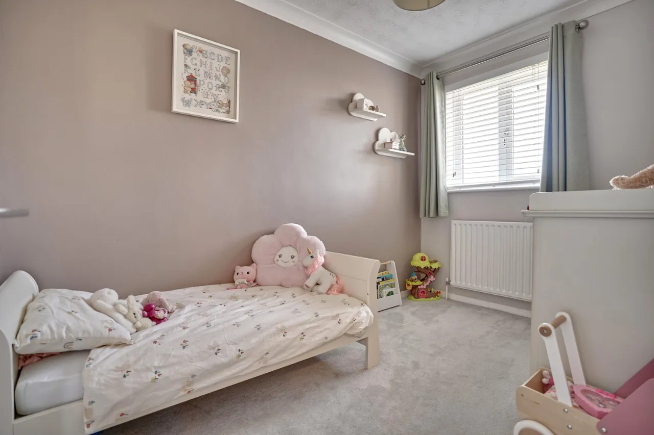 Walnut Tree Crescent, Sawbridgeworth, CM21, photo 9