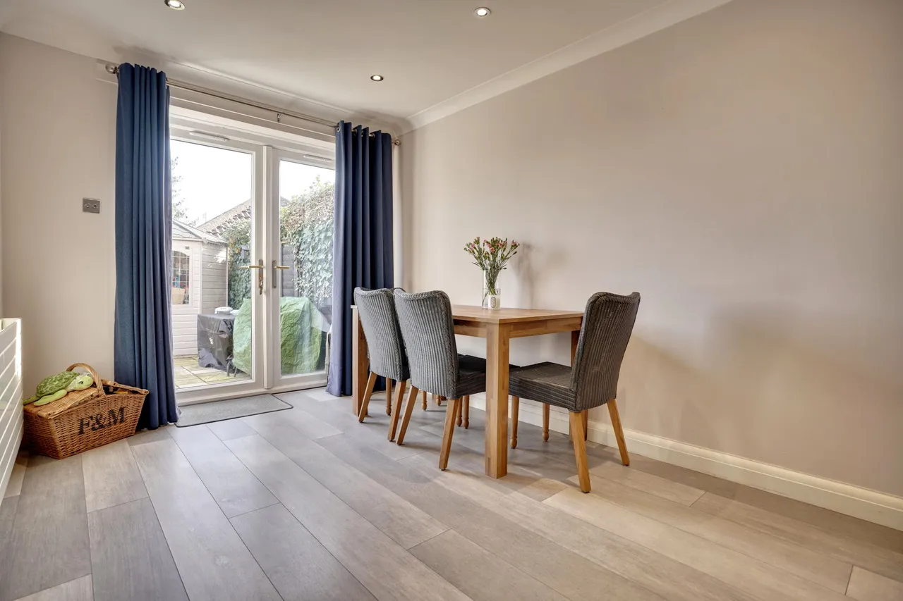 Walnut Tree Crescent, Sawbridgeworth, CM21, photo 6