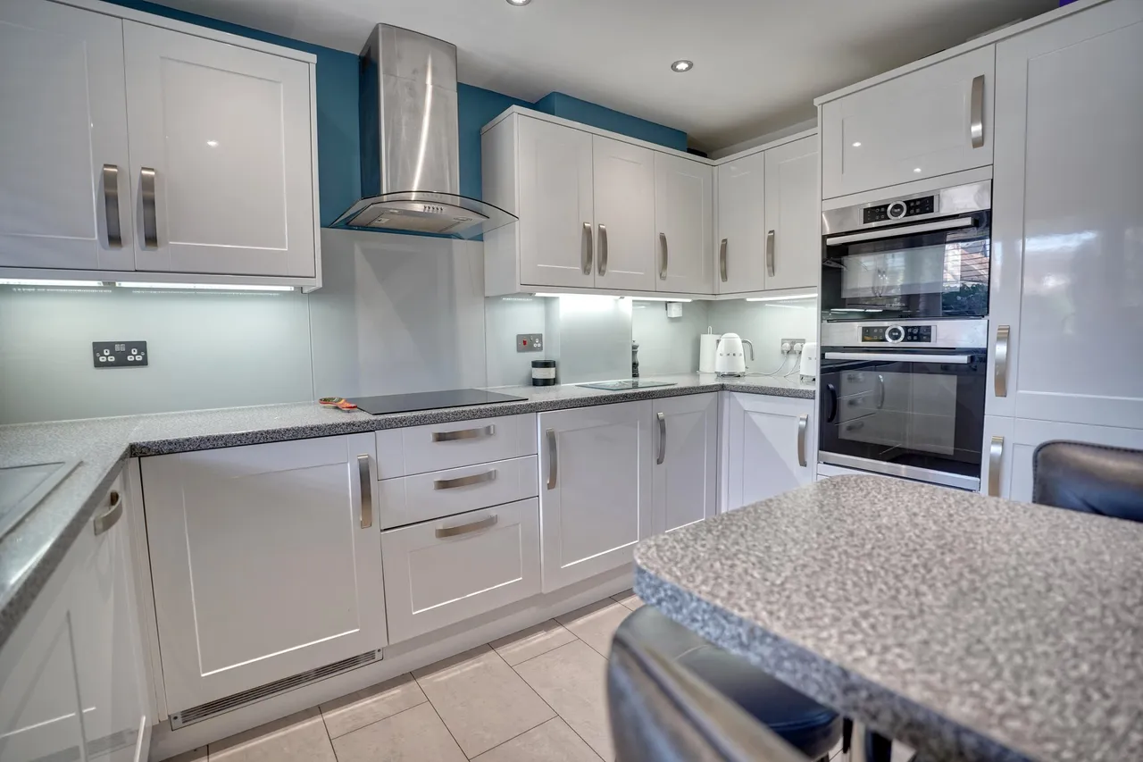 Walnut Tree Crescent, Sawbridgeworth, CM21, photo 5