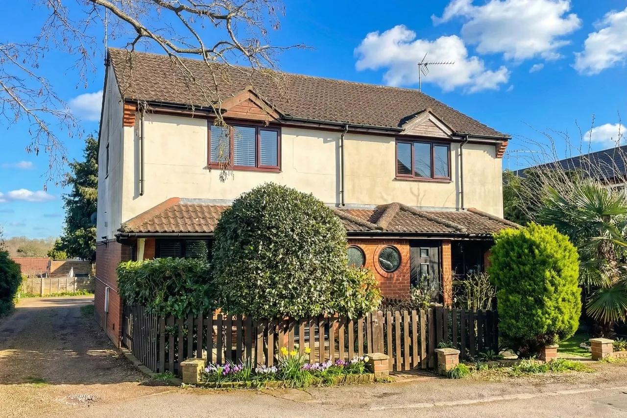 3 bed house for sale, Walnut Tree Crescent, Sawbridgeworth, CM21