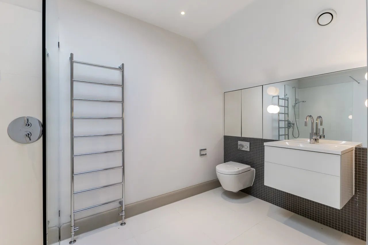 Princes Drive, Oxshott, KT22, photo 13