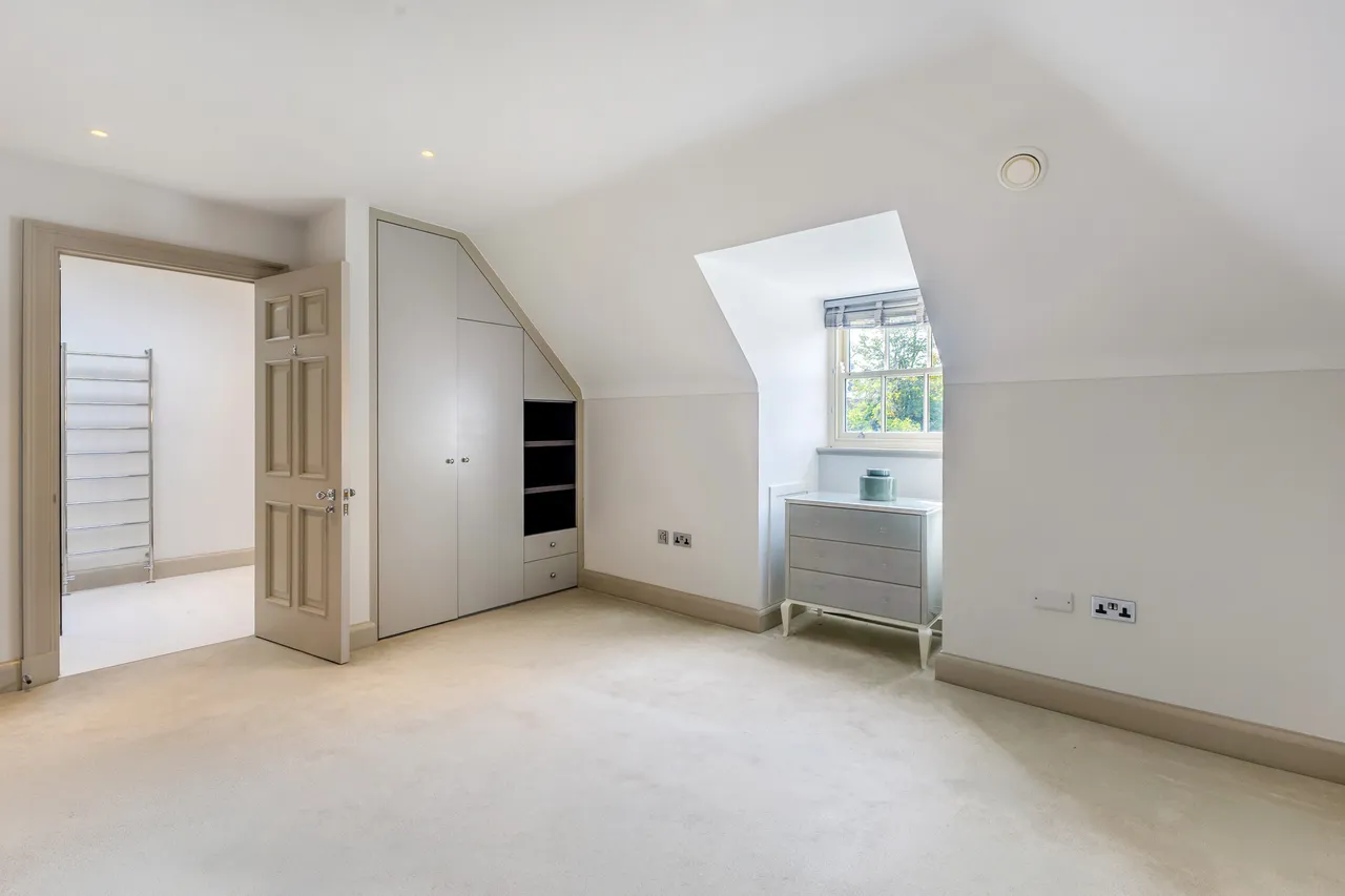 Princes Drive, Oxshott, KT22, photo 15
