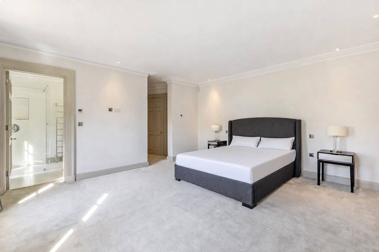 Princes Drive, Oxshott, KT22, photo 11