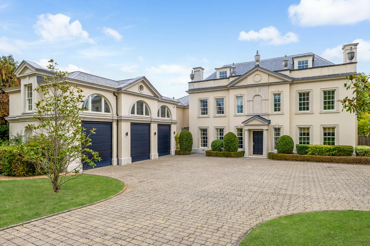 6 bed house to rent, Princes Drive, Oxshott, KT22
