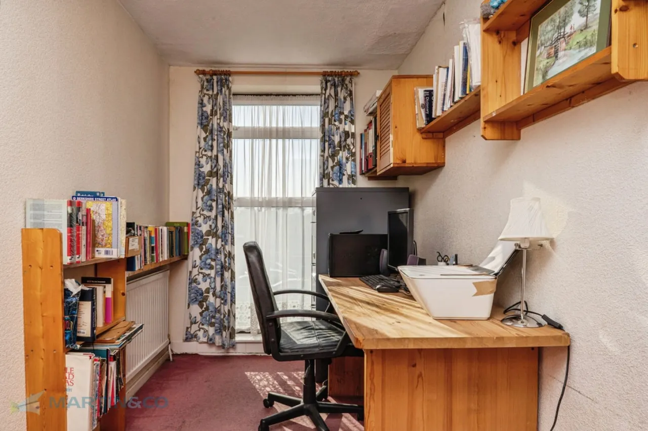 Woking, Surrey, photo 11
