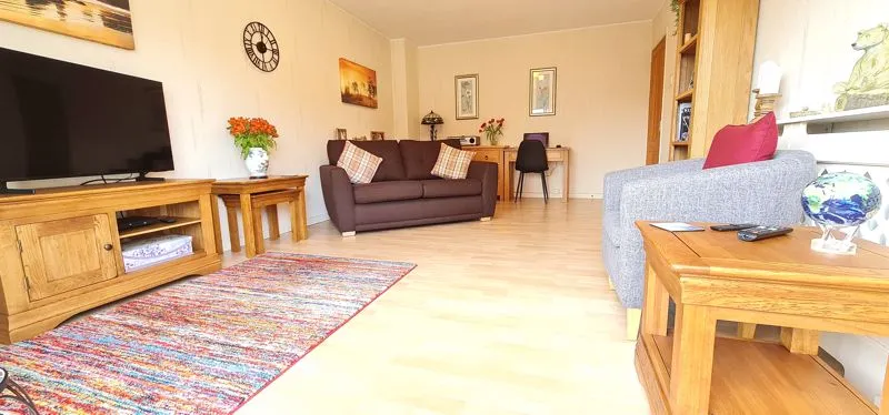 Parkway Close, Eastwood, Essex, SS9 5RL, photo 2