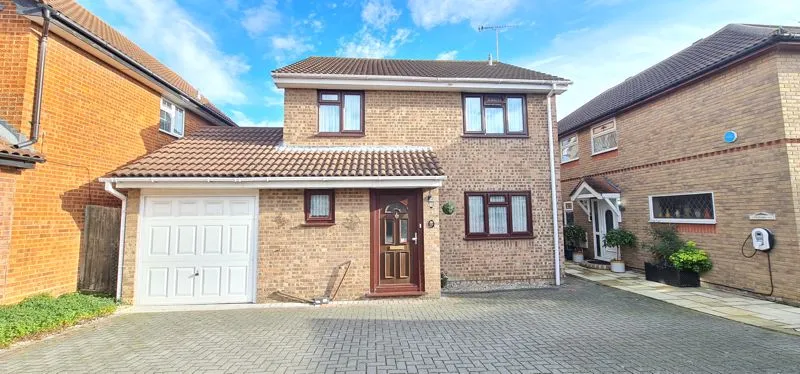 4 bed house for sale — Parkway Close, Eastwood, Essex, SS9 5RL