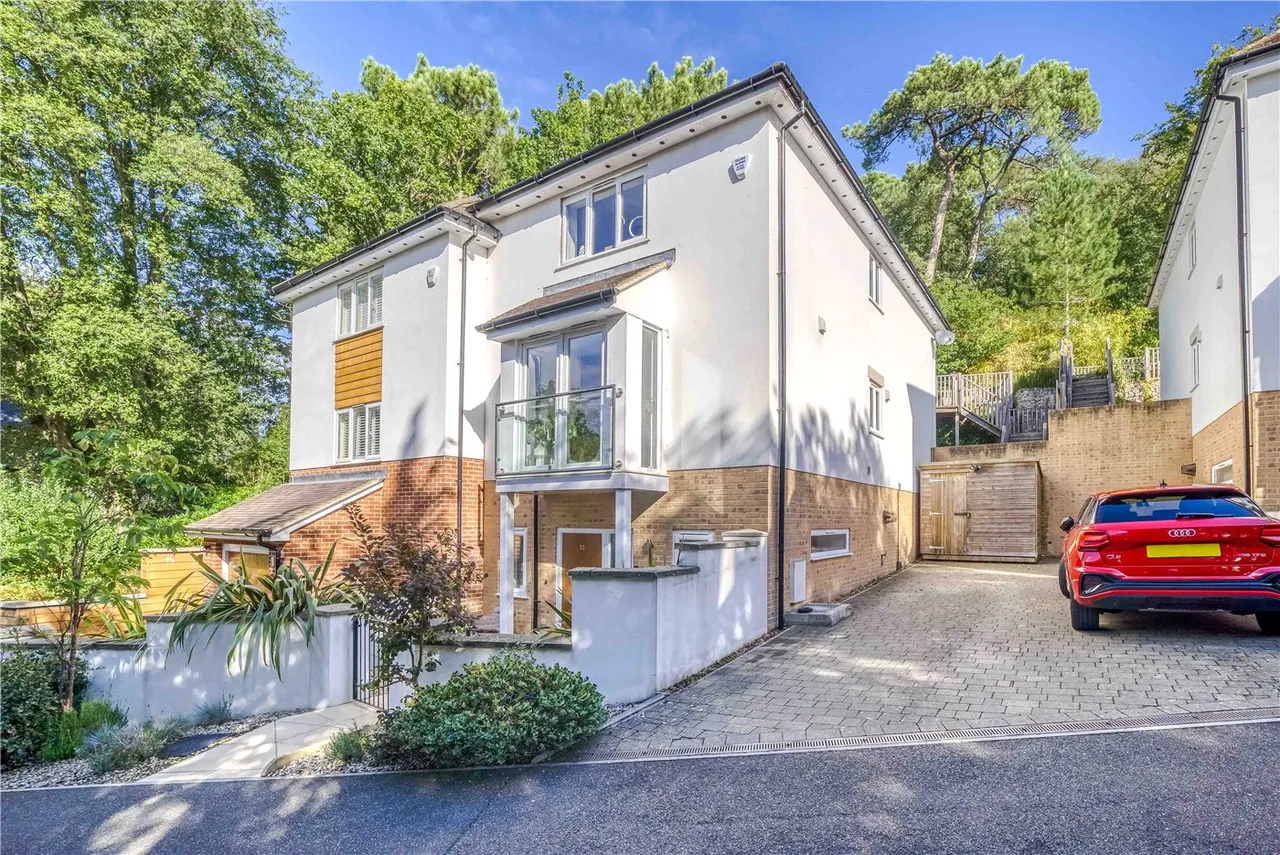 4 bed house for sale — Cherry Close, Ashley Cross, Poole, Dorset, BH14