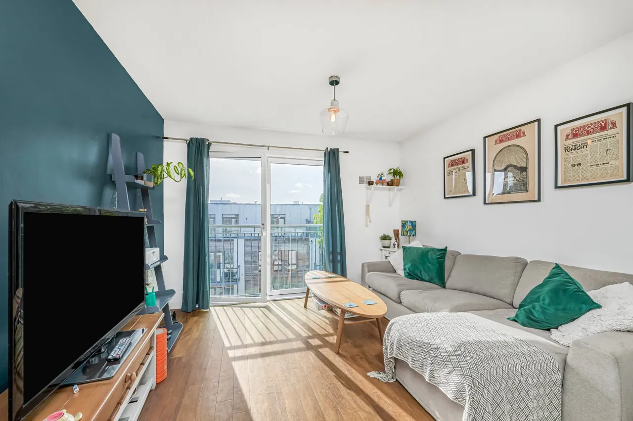 2 bed flat for sale, Furmage Street, Earlsfield, SW18