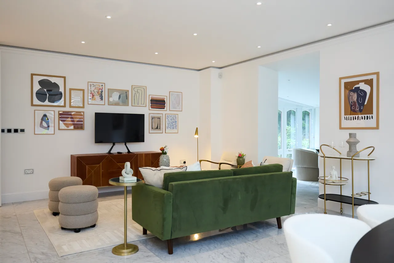 4 bed flat to rent, Avenue Road, NW8