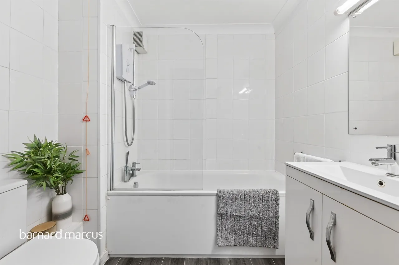 The Grove, Epsom, KT17, photo 9
