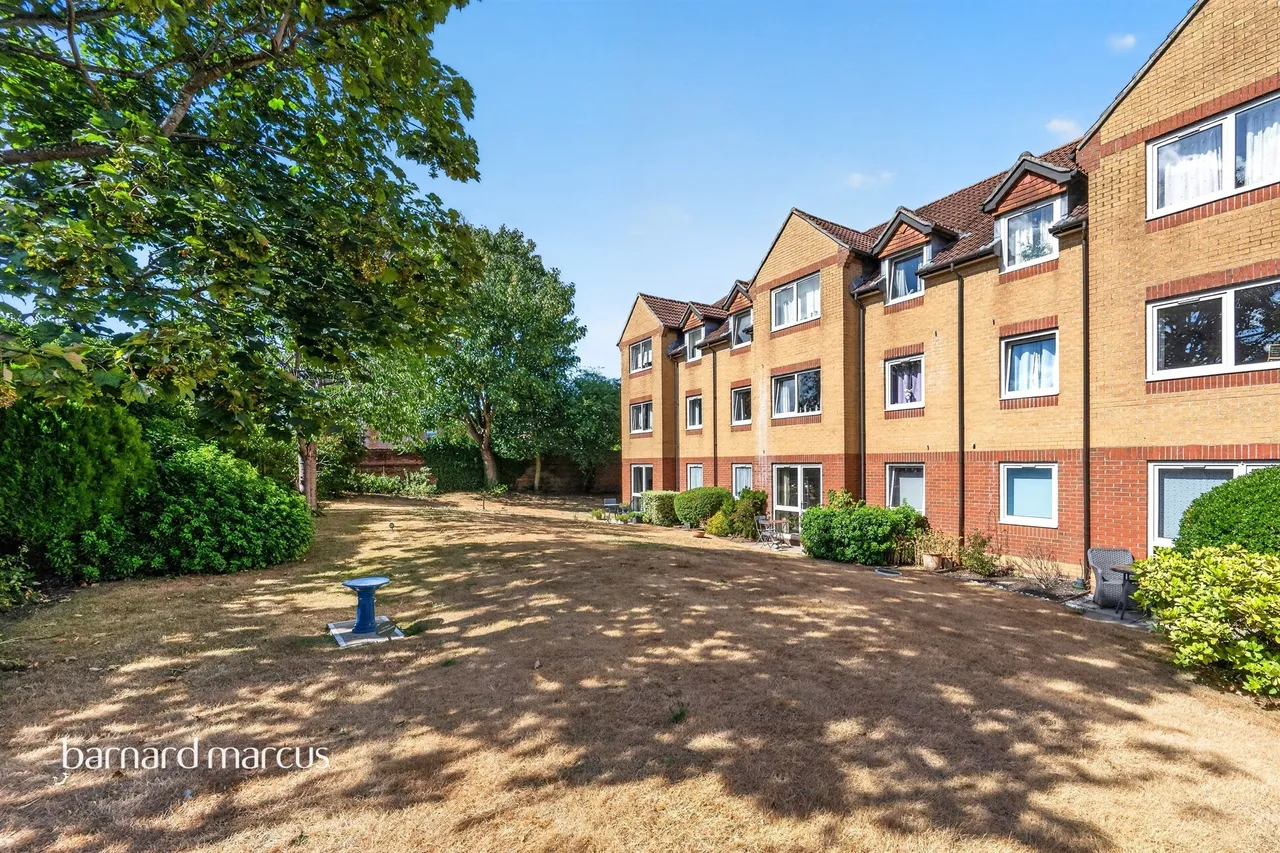 The Grove, Epsom, KT17, photo 12