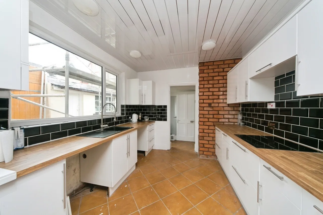 Llewelyn Road, Colwyn Bay, LL29, photo 6
