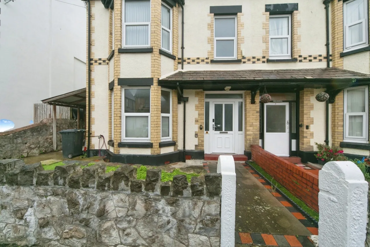 Llewelyn Road, Colwyn Bay, LL29, photo 18