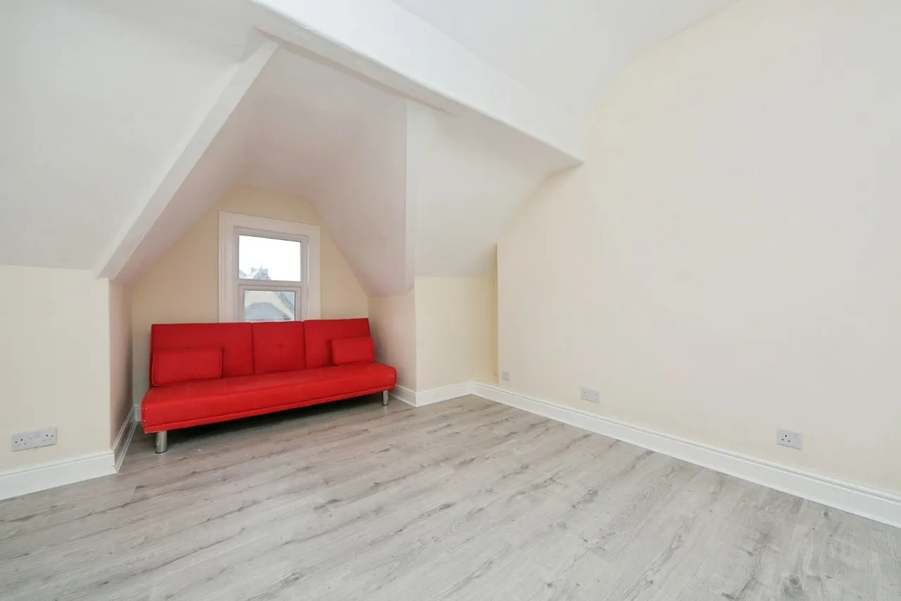 Llewelyn Road, Colwyn Bay, LL29, photo 11