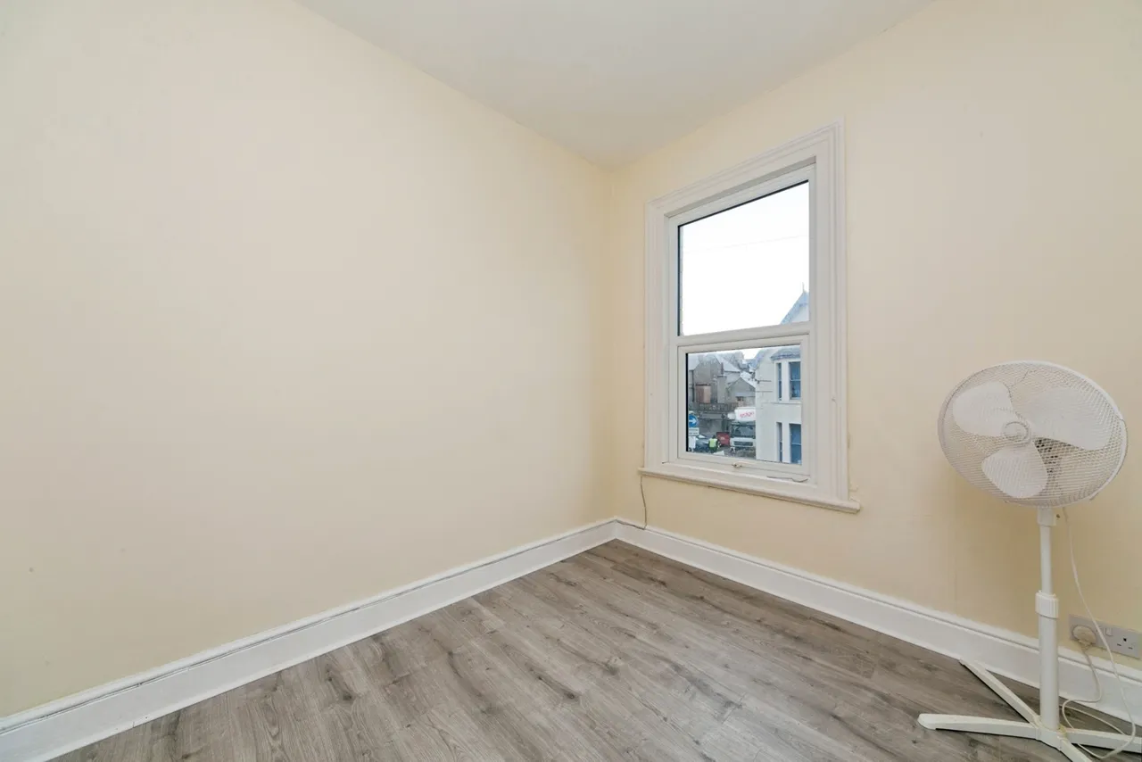 Llewelyn Road, Colwyn Bay, LL29, photo 9