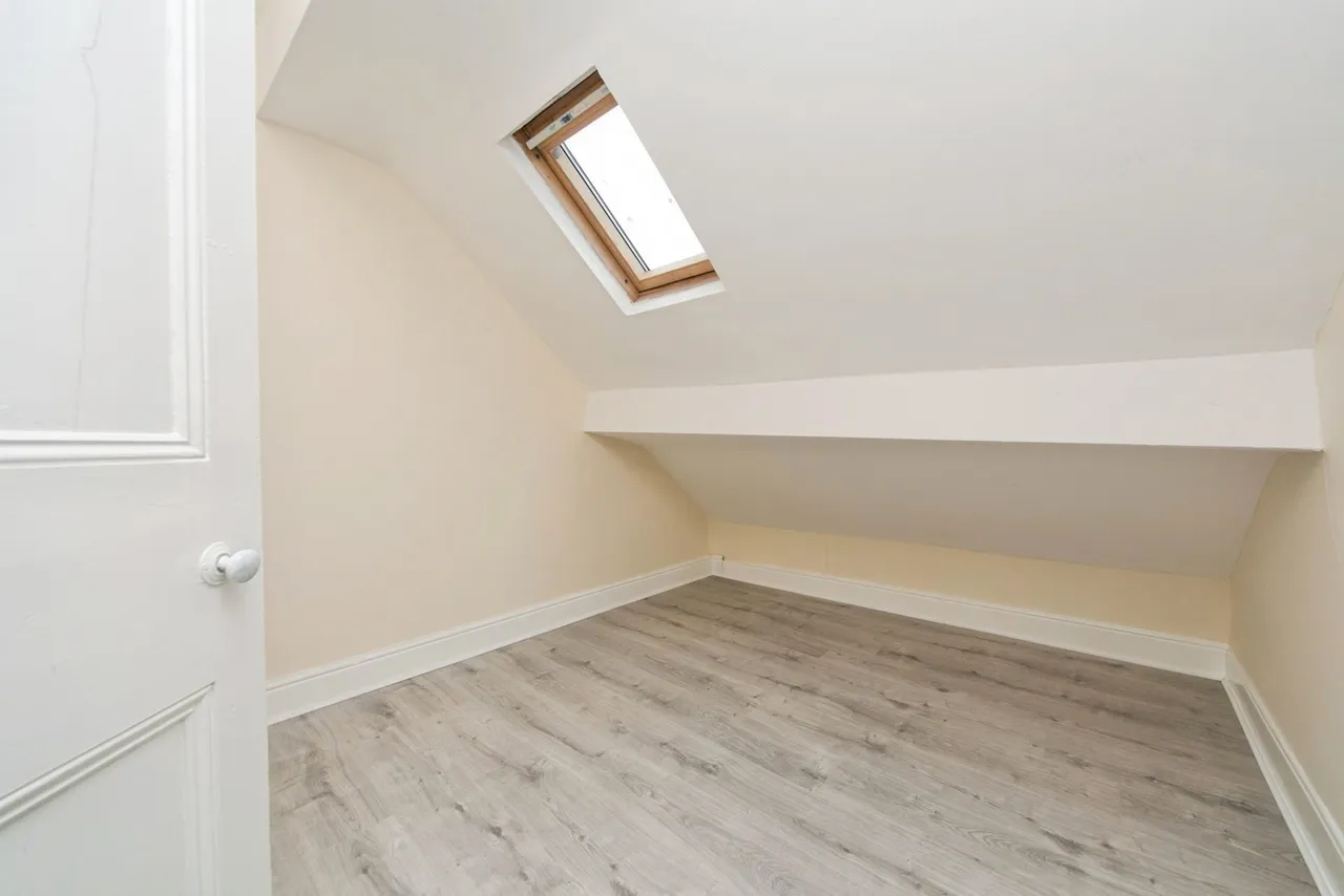 Llewelyn Road, Colwyn Bay, LL29, photo 12