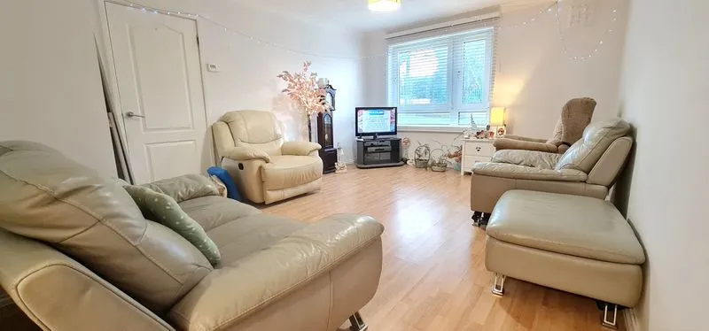 Uplands Park Road, Rayleigh, Essex, SS6 8AY, photo 2