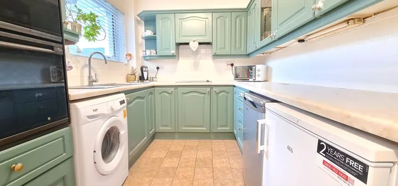 Uplands Park Road, Rayleigh, Essex, SS6 8AY, photo 6
