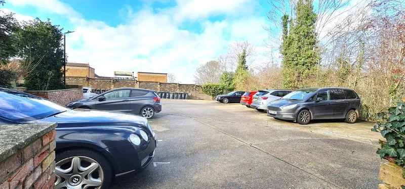 Uplands Park Road, Rayleigh, Essex, SS6 8AY, photo 15
