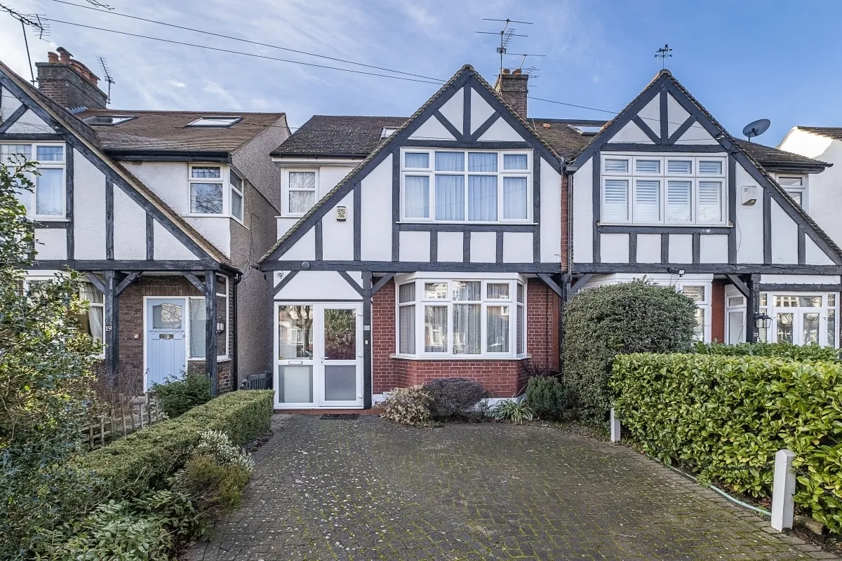 4 bed house to rent — Sandbourne Avenue London SW19