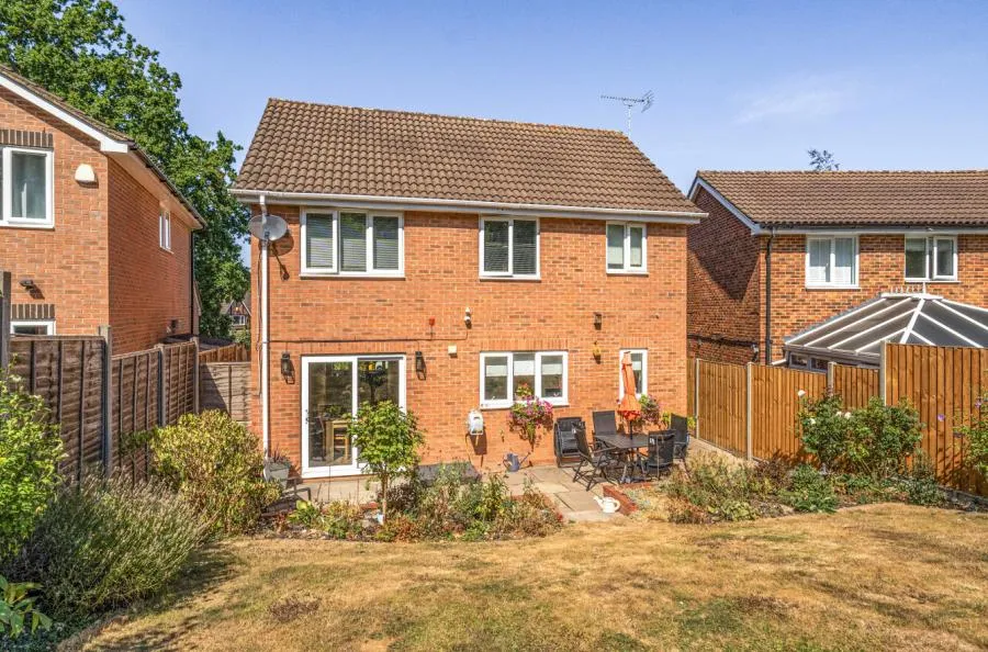 Juliet Gardens, Warfield, RG42, photo 10