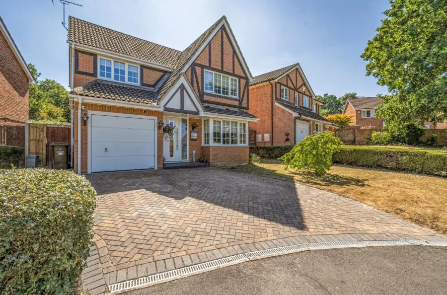 4 bed house for sale, Juliet Gardens, Warfield, RG42