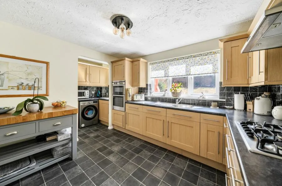Juliet Gardens, Warfield, RG42, photo 4