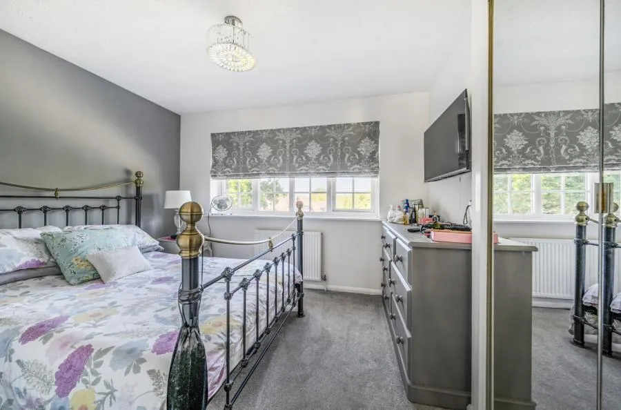 Juliet Gardens, Warfield, RG42, photo 16
