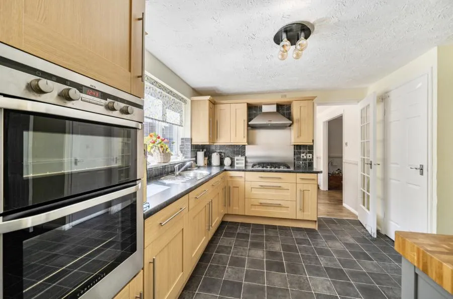 Juliet Gardens, Warfield, RG42, photo 13