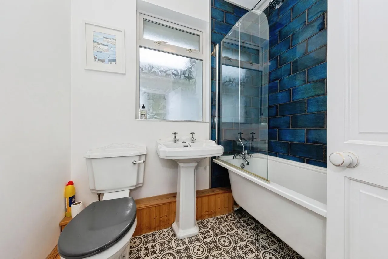 New Road, Llanelli, SA15, photo 16
