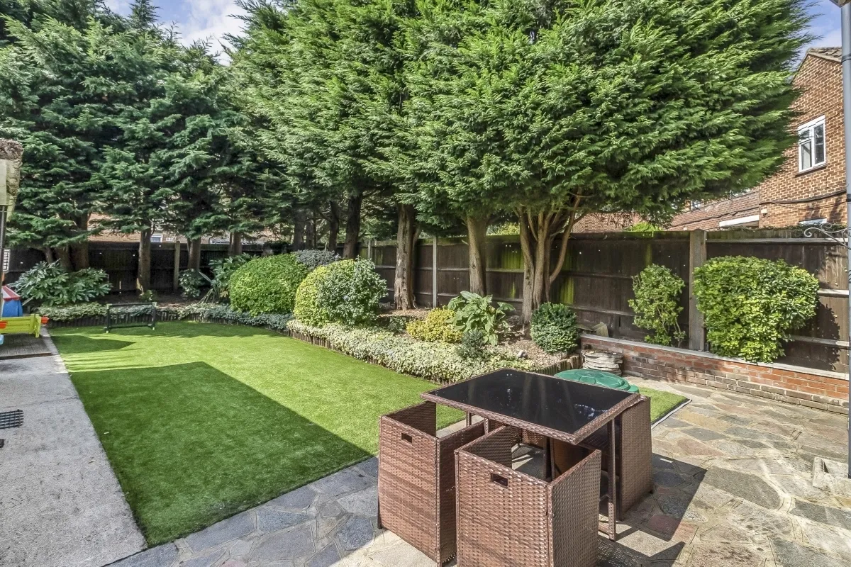 Binyon Crescent Stanmore HA7, photo 3