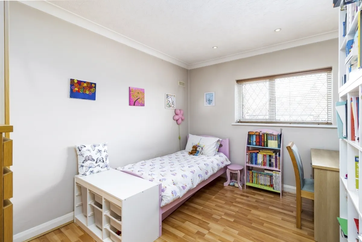 Binyon Crescent Stanmore HA7, photo 9