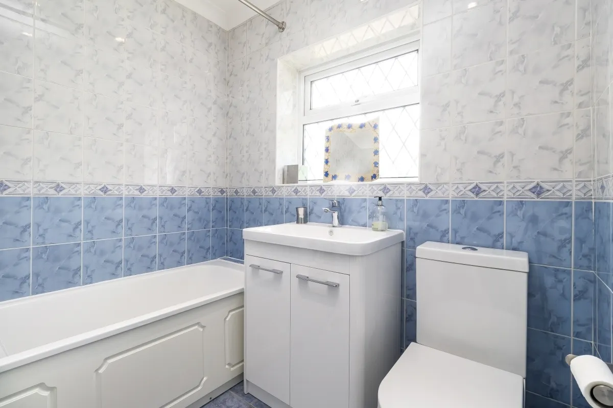 Binyon Crescent Stanmore HA7, photo 12
