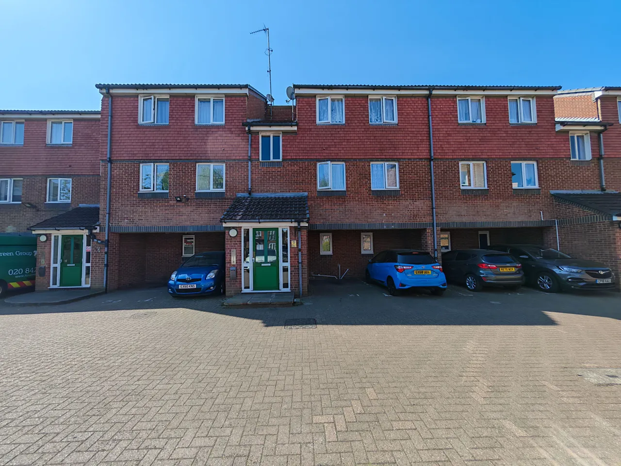 2 bed flat for sale, Frensham Close, Southall, UB1